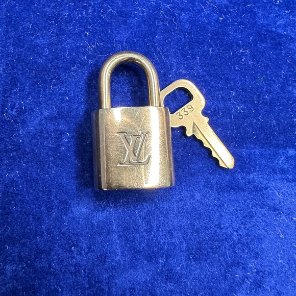 Louis Vuitton lock and key 339 - Picture 3 of 5
